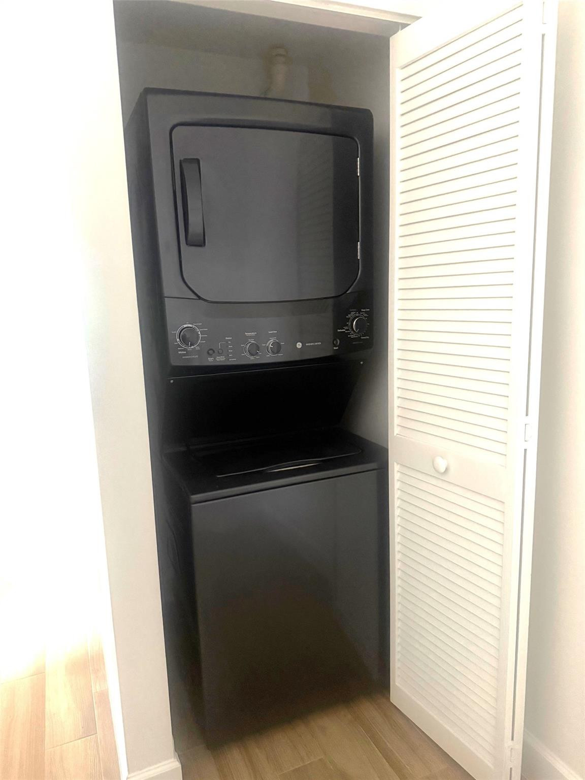 FIESTA_Infante 156-10 B - Residential Lease