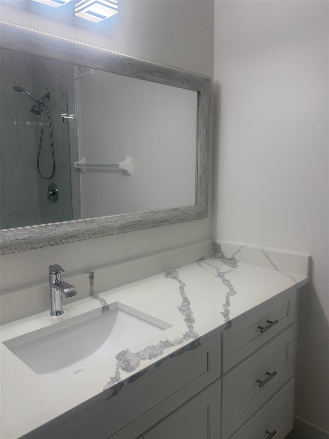 FIESTA_Infante 156-10 B - Residential Lease