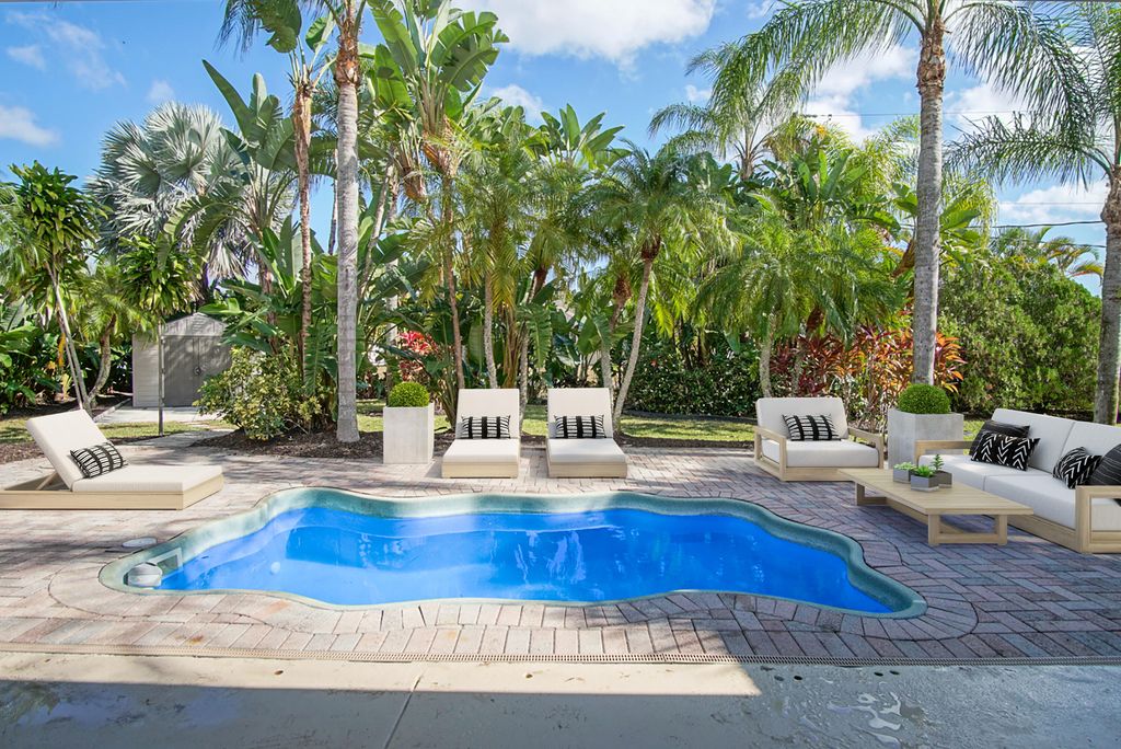 Photo of 685 NW Monroe Street, Port Saint Lucie, FL 34983 (MLS # R11150596)