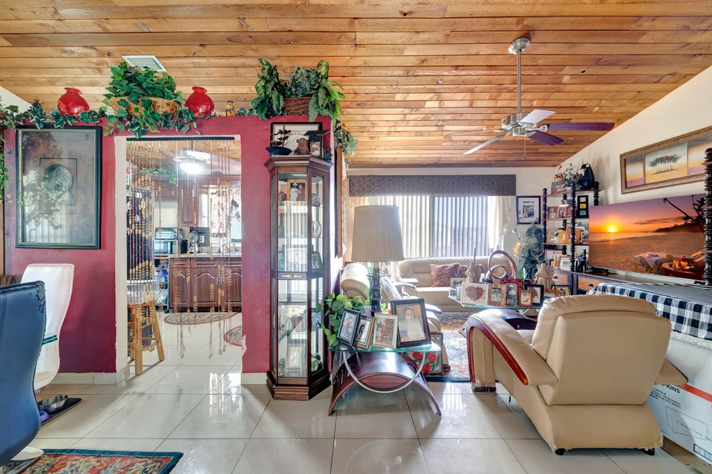 Photo of 4299 NW 18th Terrace, Oakland Park, FL 33309 (MLS # R10949245)