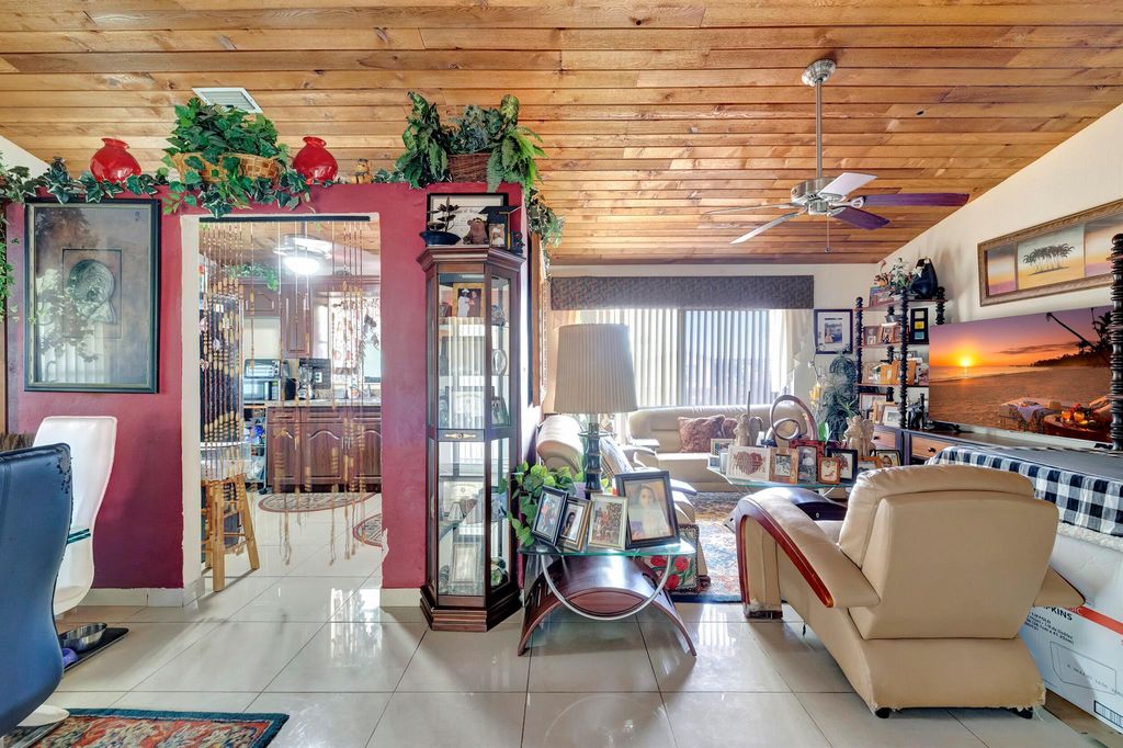 Photo of 4299 NW 18th Terrace, Oakland Park, FL 33309 (MLS # R10949245)