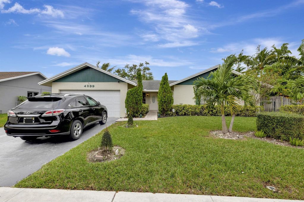 Photo of 4299 NW 18th Terrace, Oakland Park, FL 33309 (MLS # R10949245)