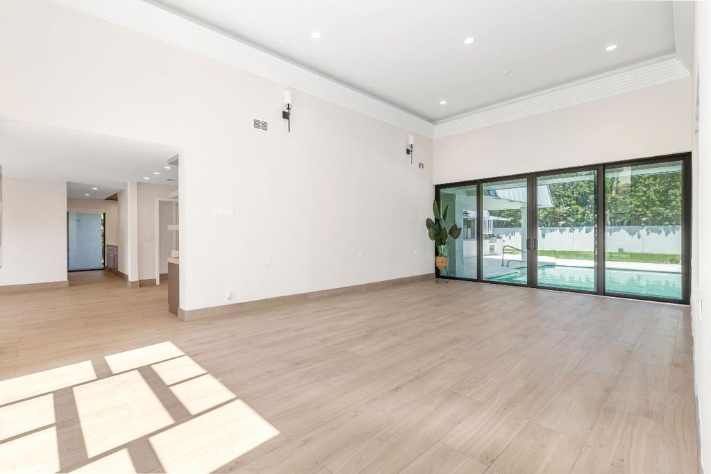 Photo of 2400 Spanish River Road, Boca Raton, FL 33432 (MLS # R10956160)