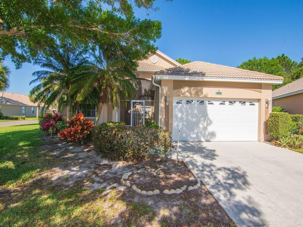 Photo of 830 NW Sorrento Lane, Port Saint Lucie, FL 34986 (MLS # R10978108)