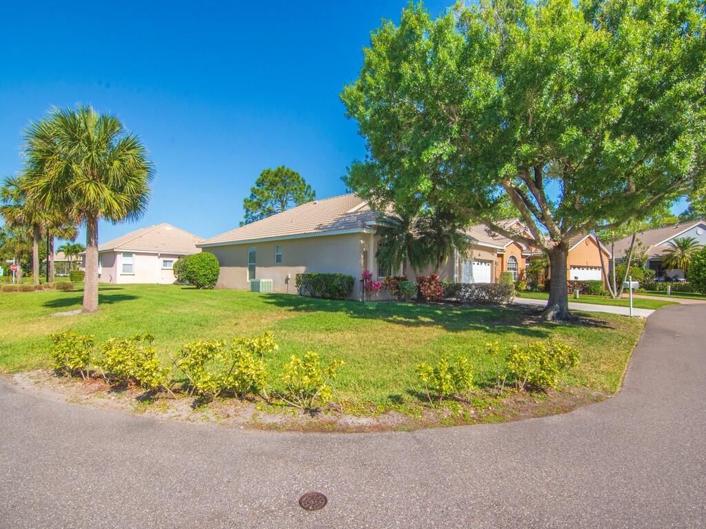 Photo of 830 NW Sorrento Lane, Port Saint Lucie, FL 34986 (MLS # R10978108)