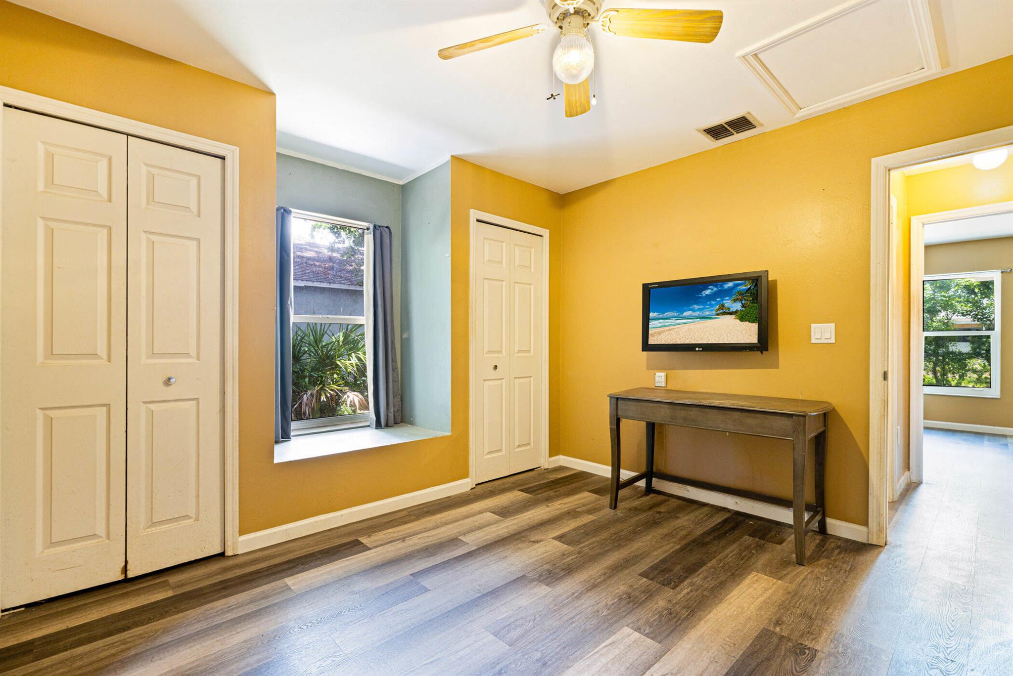 San Carlos Park - Residential