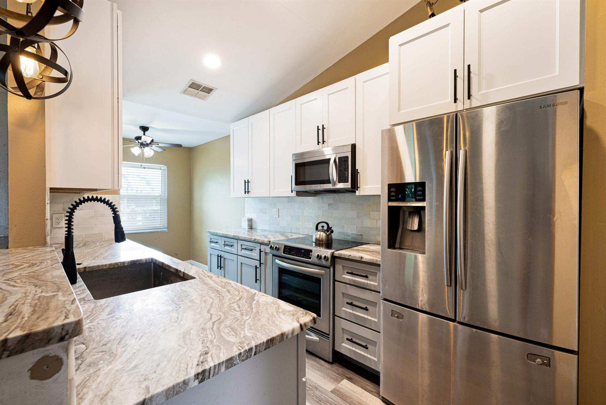 San Carlos Park - Residential