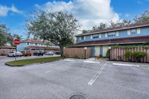 1530 Cypress Way E Palm Springs FL 33406