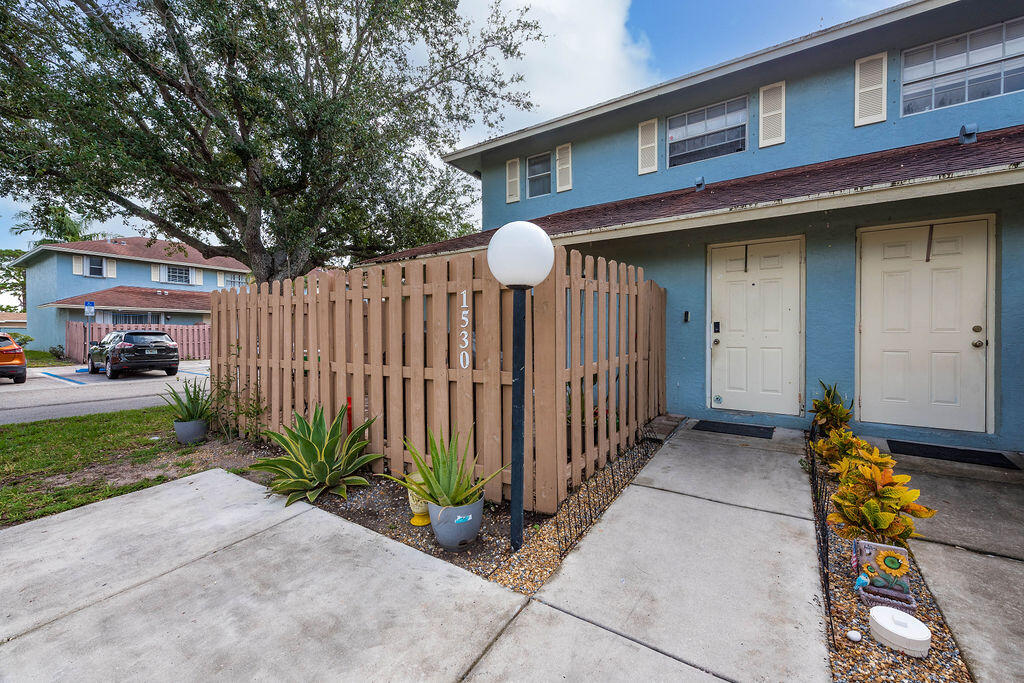 1530 Cypress Way E