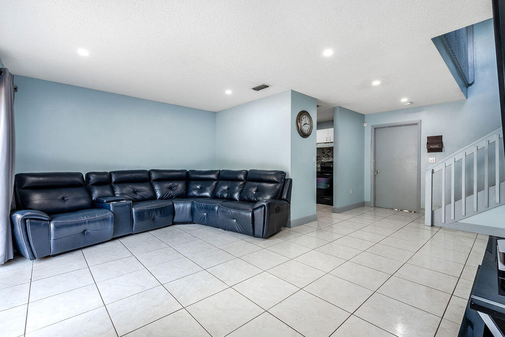 1530 Cypress Way E