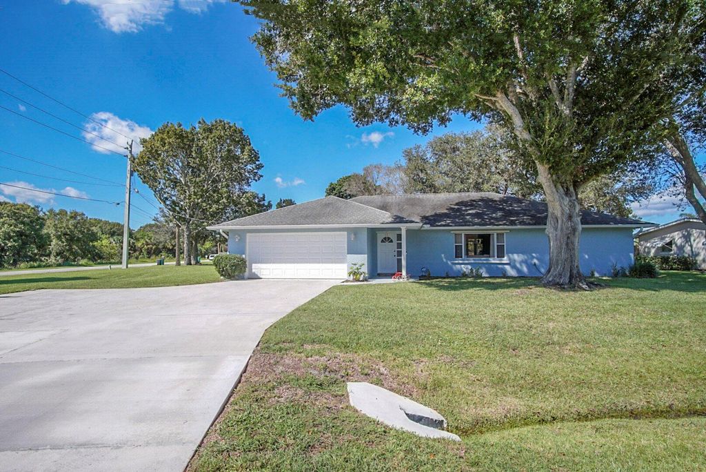 Photo of 6201 Lilyan Parkway, Fort Pierce, FL 34951 (MLS # R10928501)