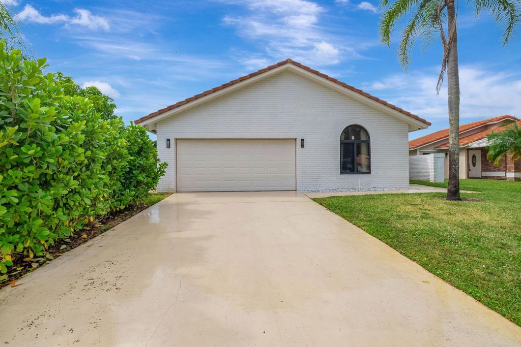 Photo of 19599 Sea Pines Way, Boca Raton, FL 33498 (MLS # F10505099)