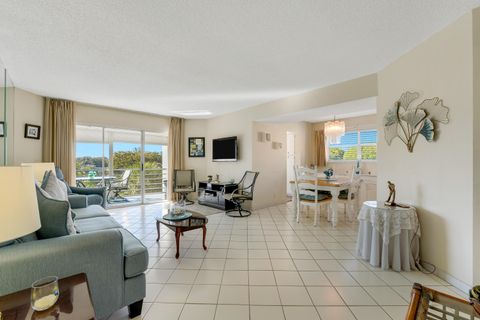 Tiny photo for 3590 Via Poinciana #416, Lake Worth, FL 33467 (MLS # R11162666)