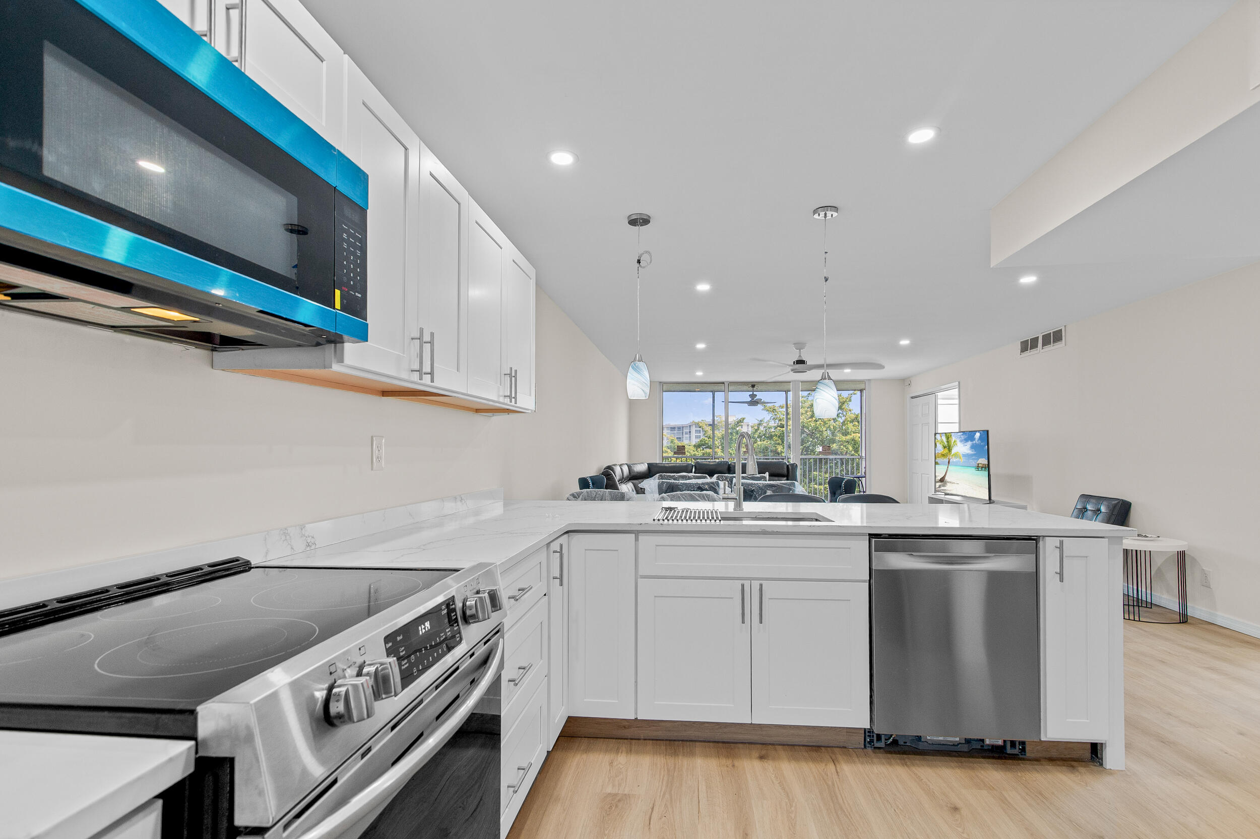 NO 31 PALM-AIRE COUNTRY CLUB - Residential Lease