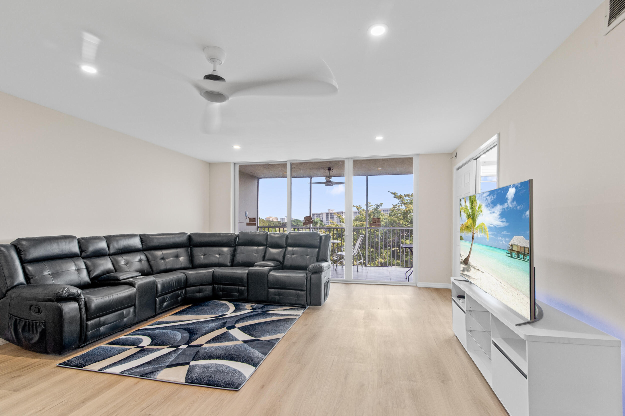 NO 31 PALM-AIRE COUNTRY CLUB - Residential Lease