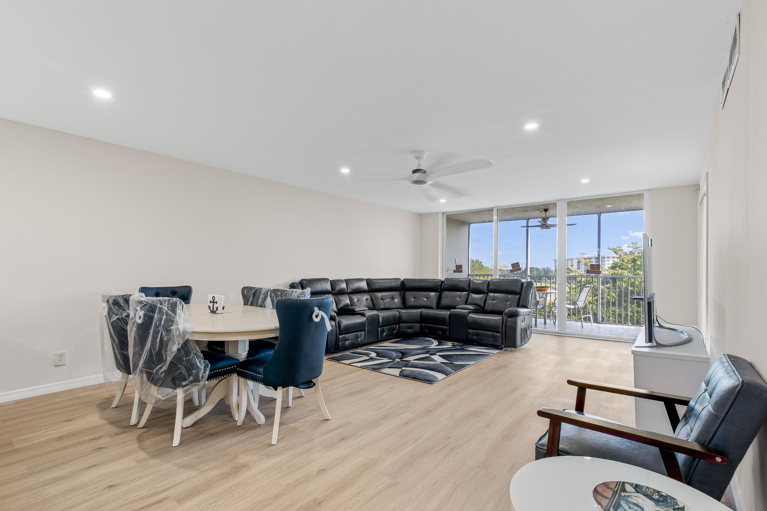 NO 31 PALM-AIRE COUNTRY CLUB - Residential Lease