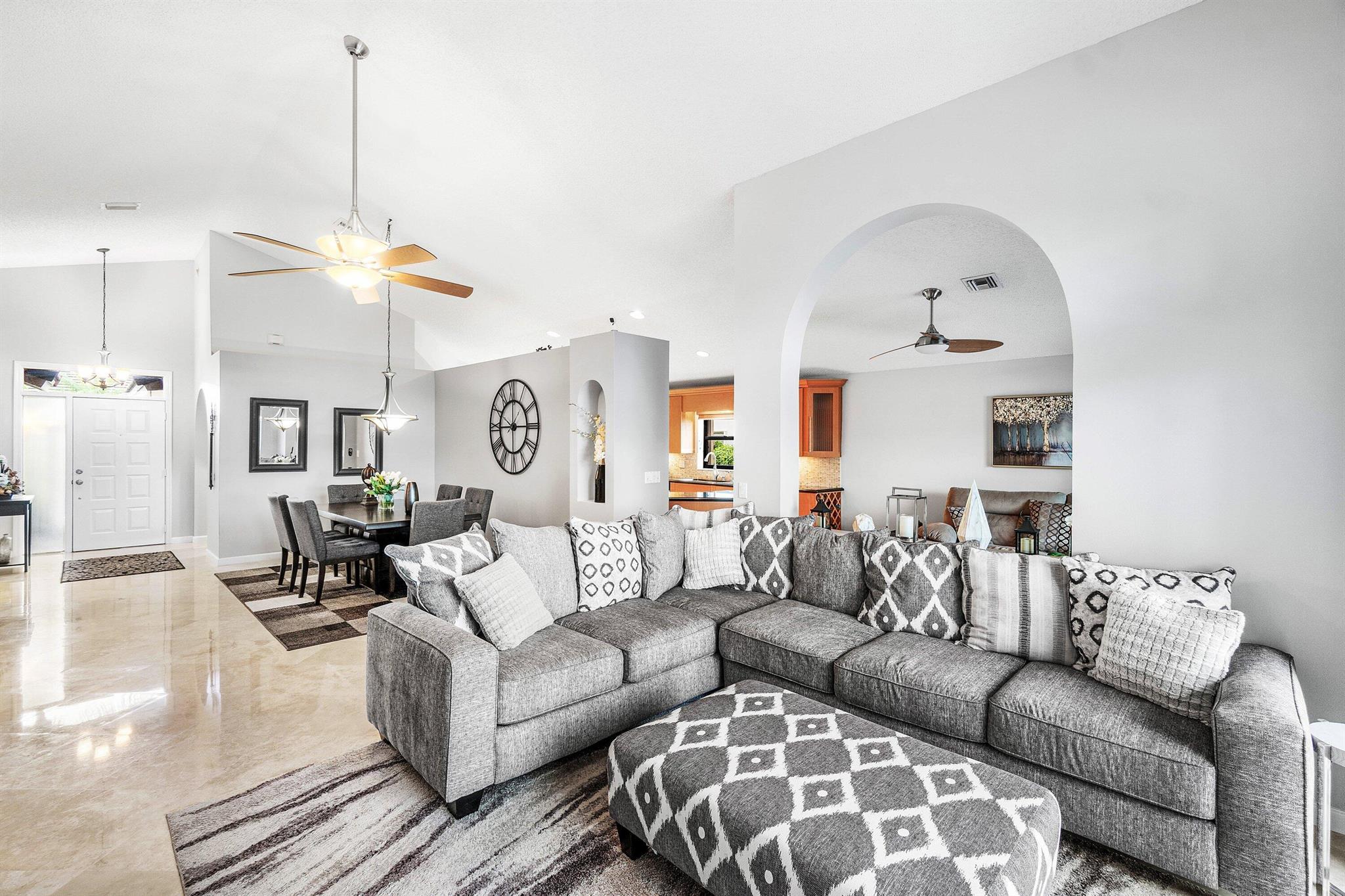 LEXINGTON LAKES - Residential