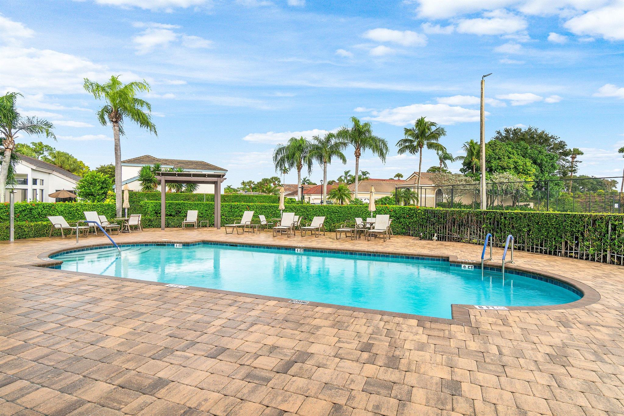 LEXINGTON LAKES - Residential