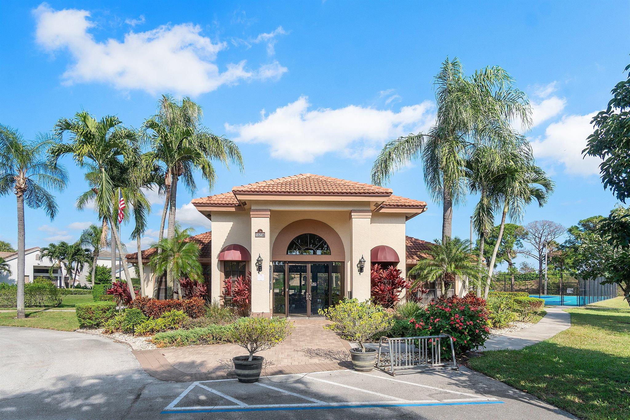 LEXINGTON LAKES - Residential