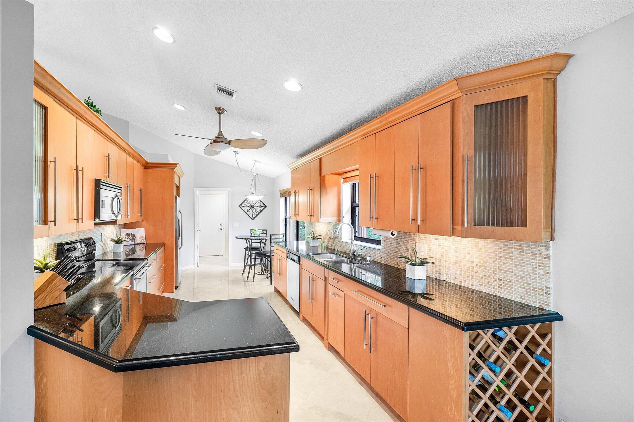 LEXINGTON LAKES - Residential