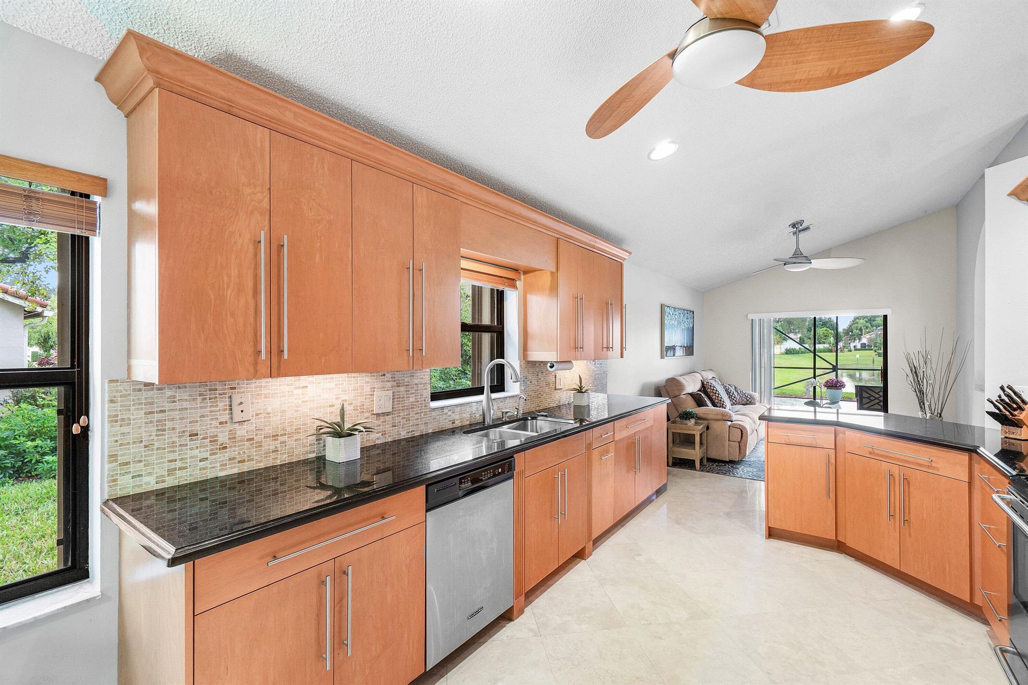 LEXINGTON LAKES - Residential