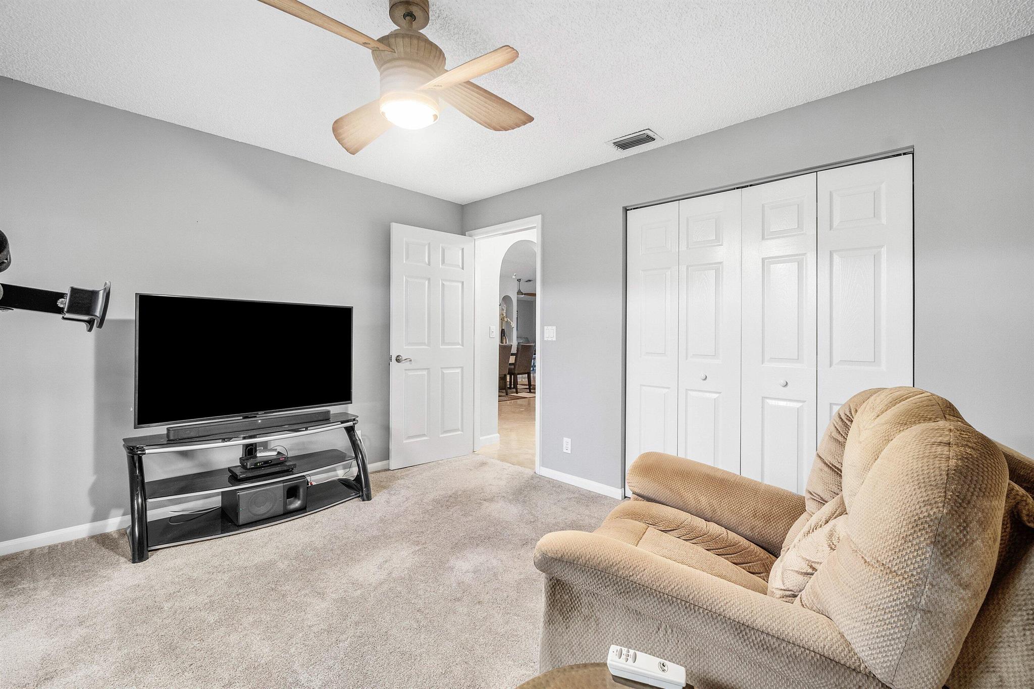 LEXINGTON LAKES - Residential