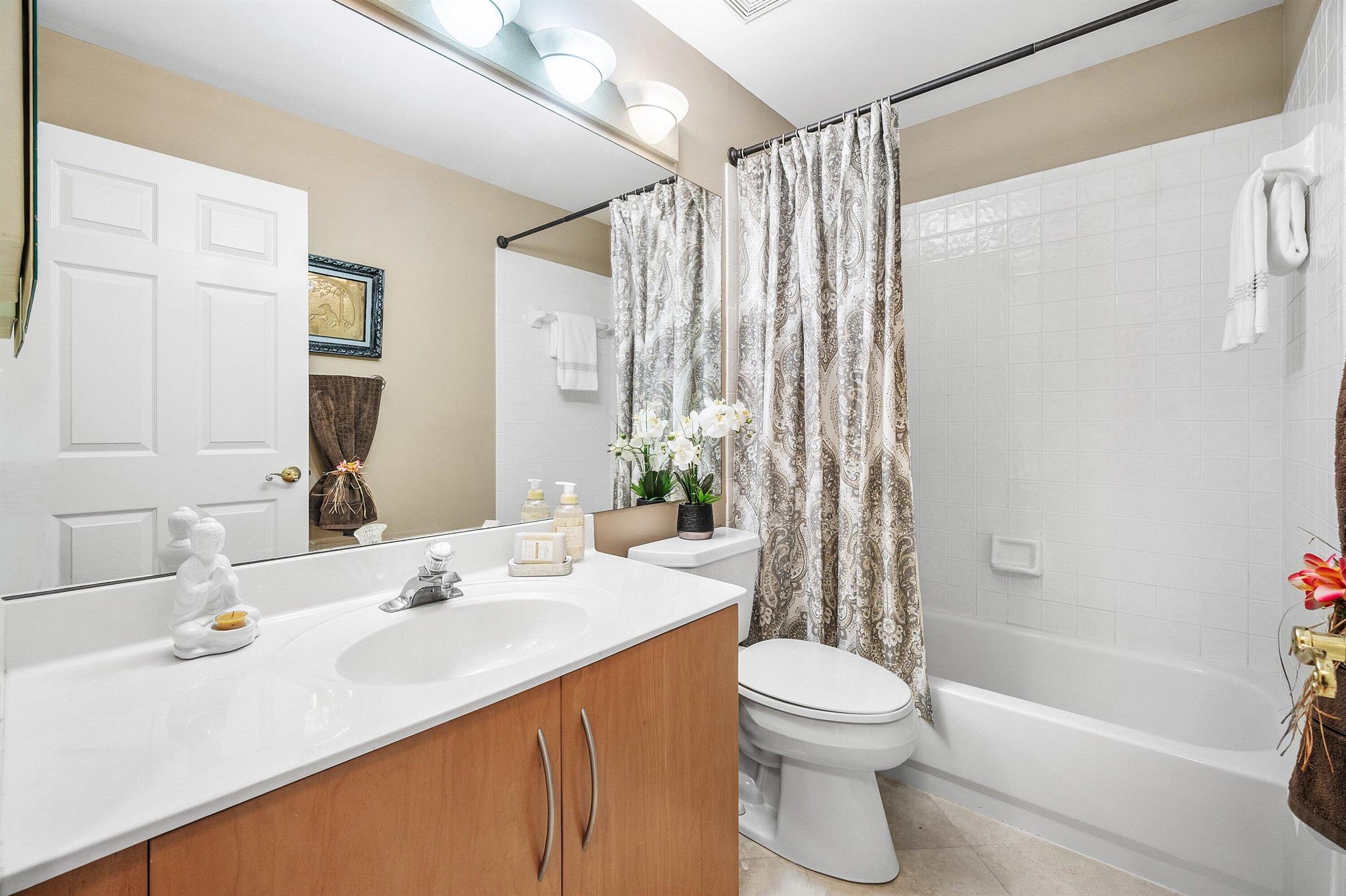 LEXINGTON LAKES - Residential