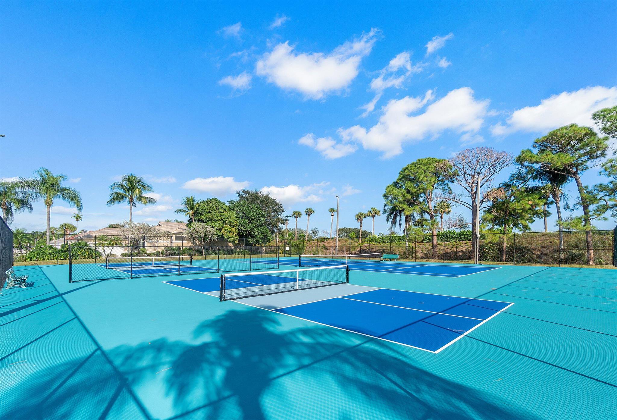 LEXINGTON LAKES - Residential