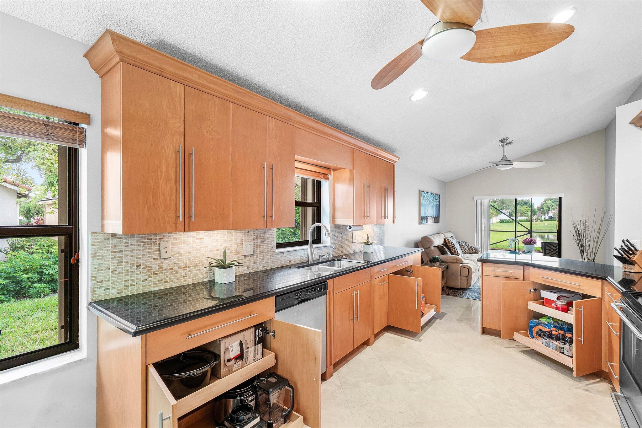 LEXINGTON LAKES - Residential