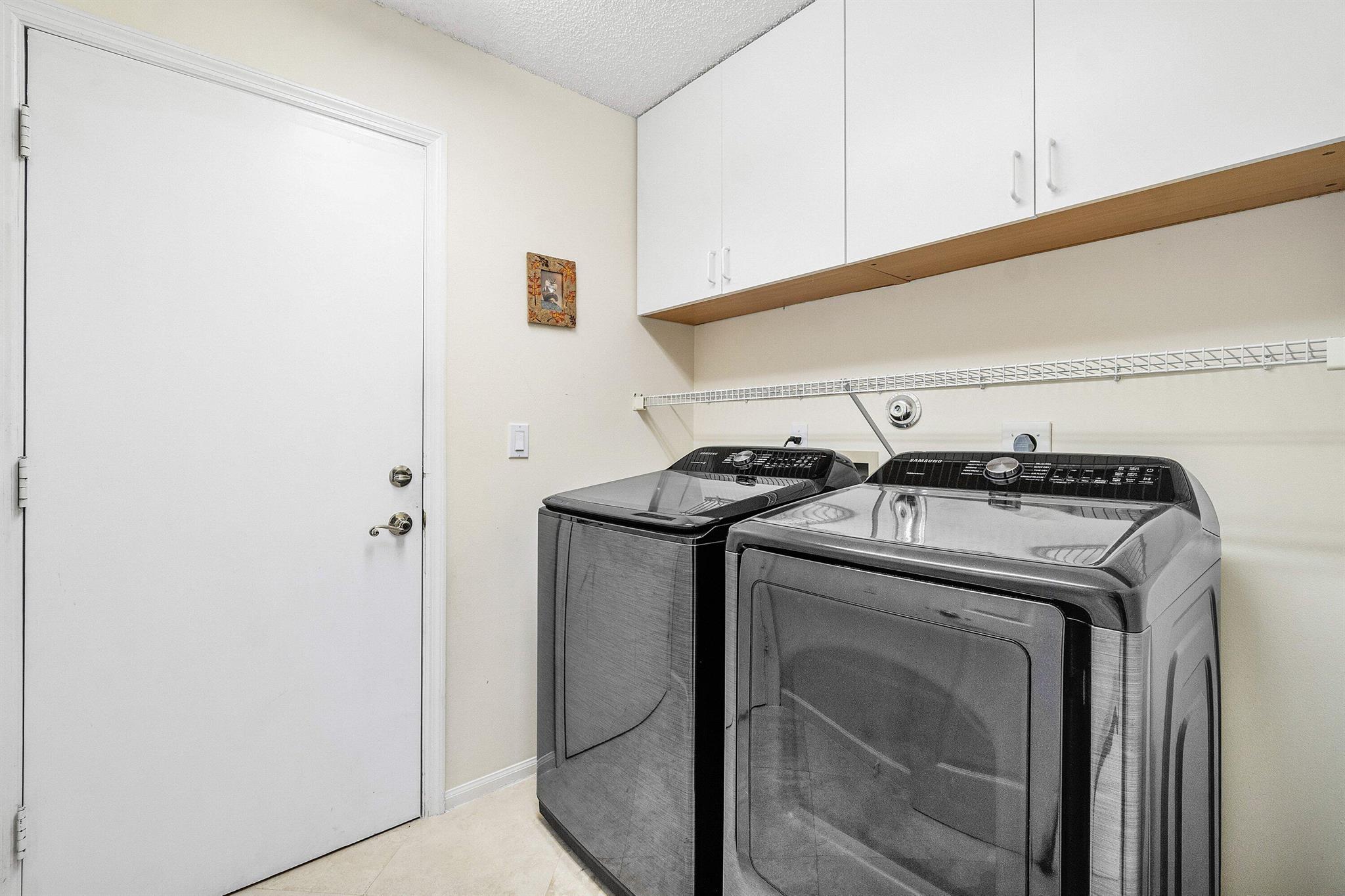 LEXINGTON LAKES - Residential