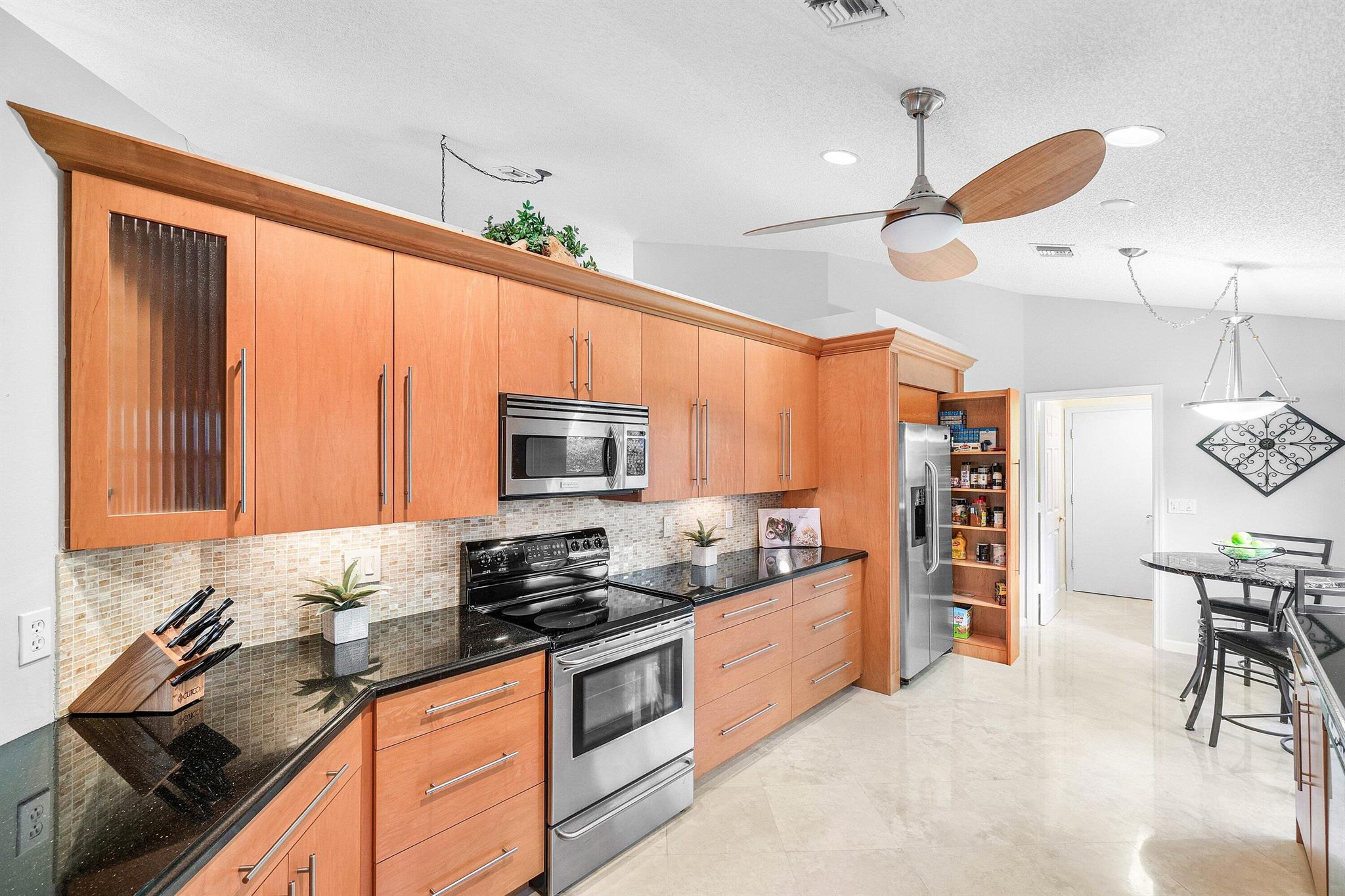 LEXINGTON LAKES - Residential