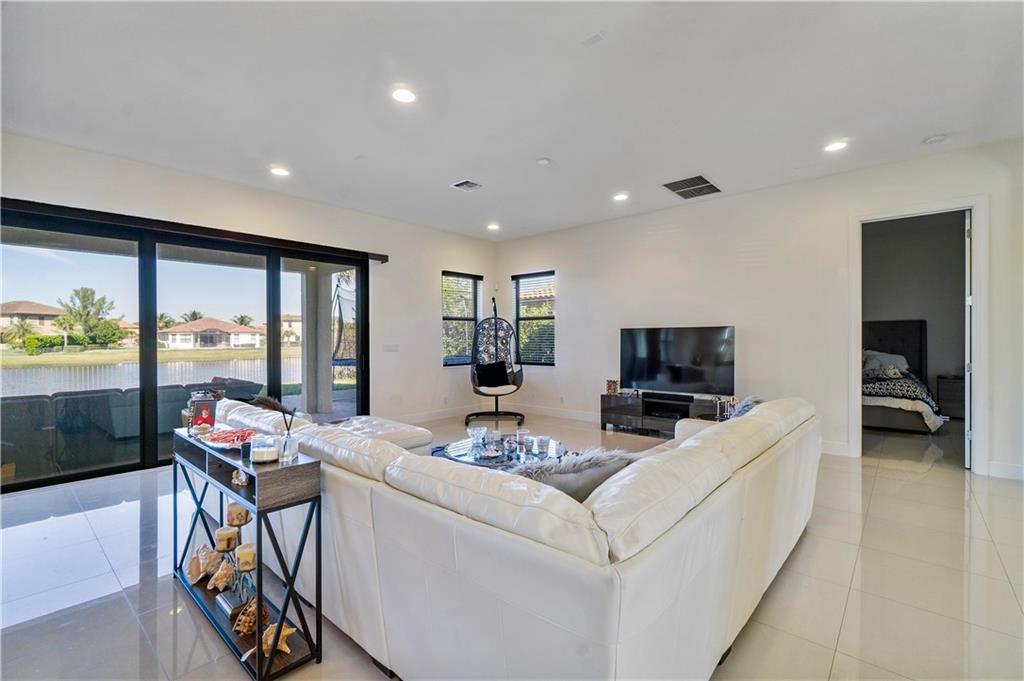 Heron Bay North 3 176-73 - Residential