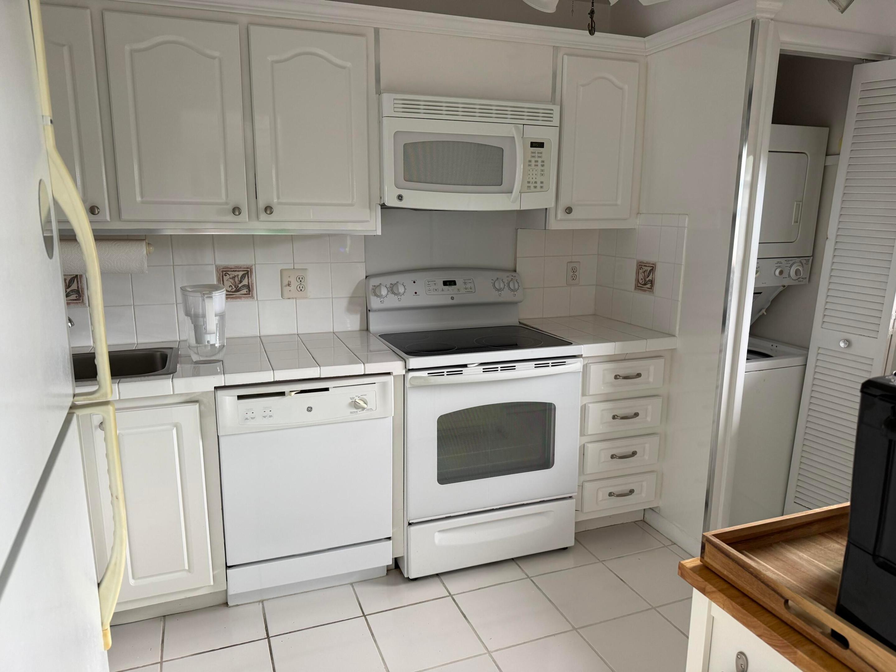 1523 E Hillsboro Boulevard 335