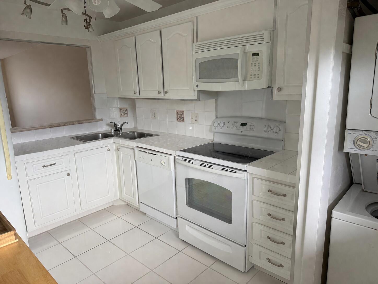 1523 E Hillsboro Boulevard 335