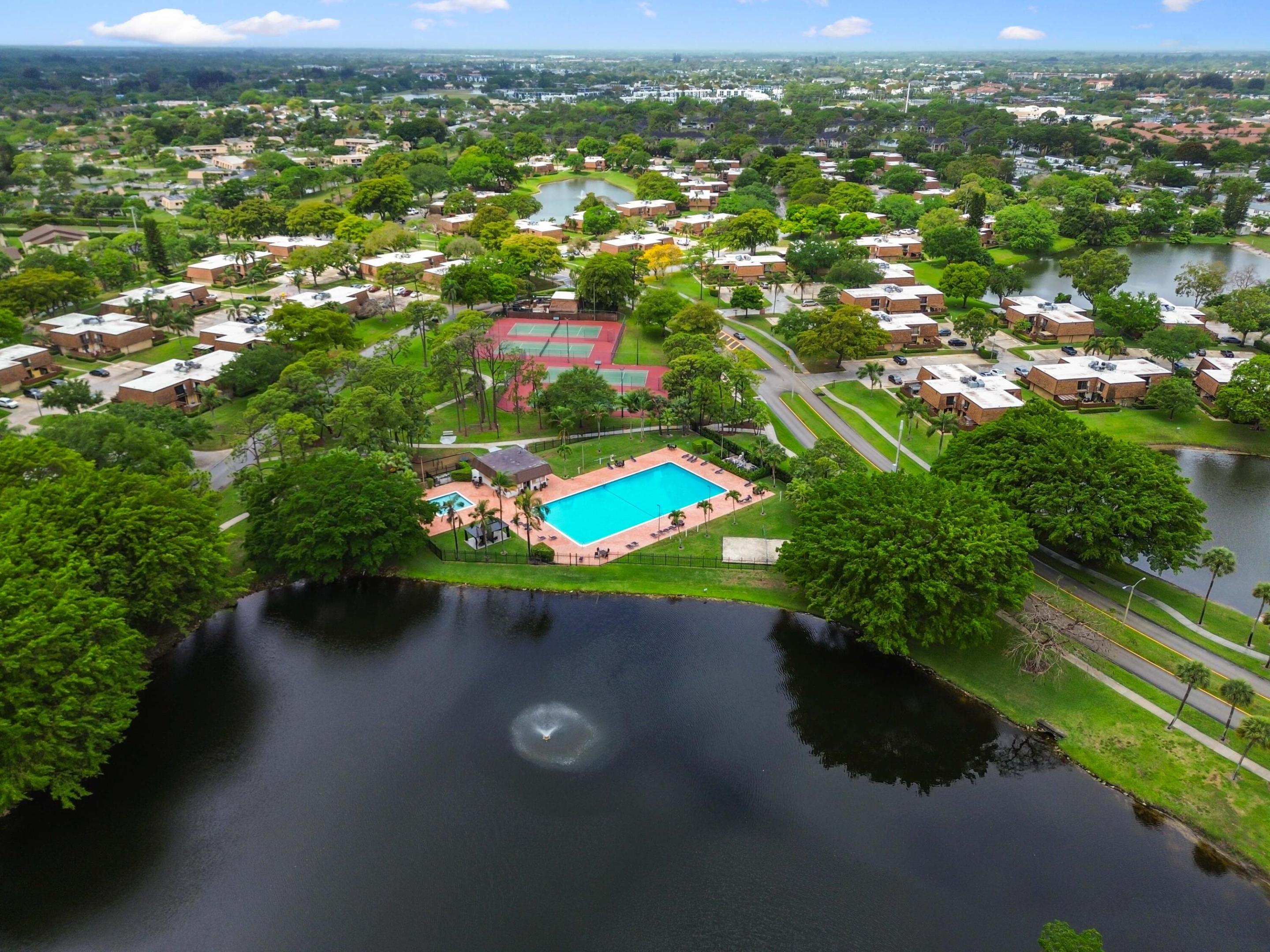 SHERWOOD LAKES - Residential