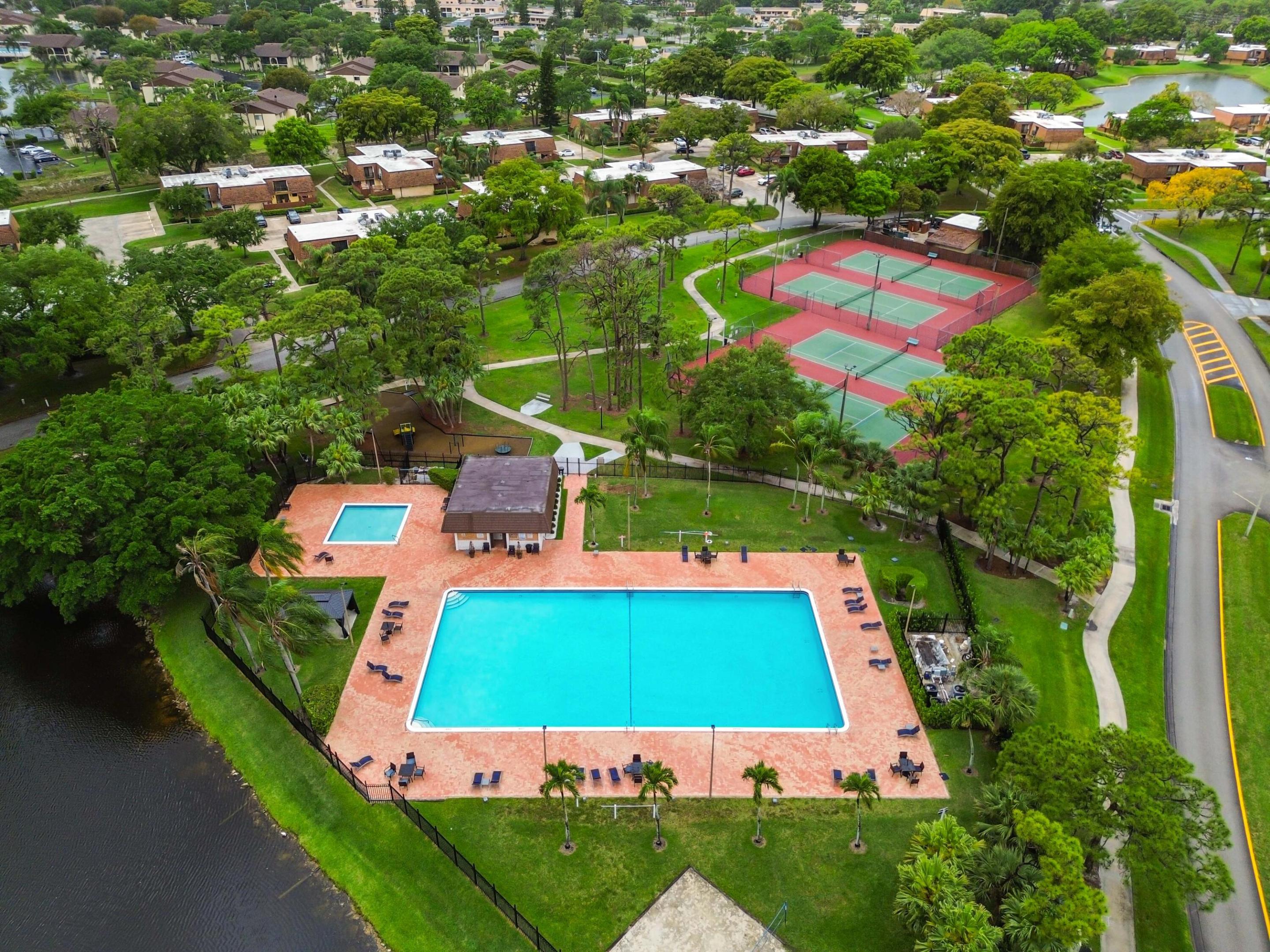 SHERWOOD LAKES - Residential