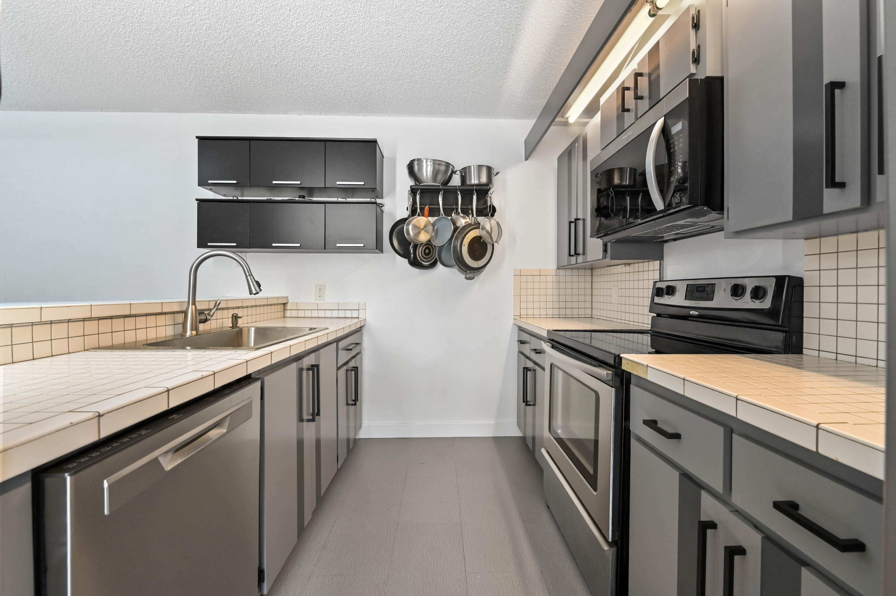 SHERWOOD LAKES - Residential