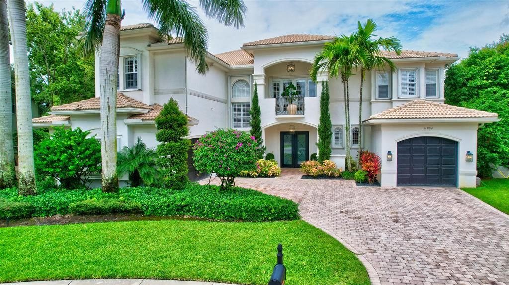 Photo of 11884 Windmill Lake Drive, Boynton Beach, FL 33473 (MLS # R10736117)