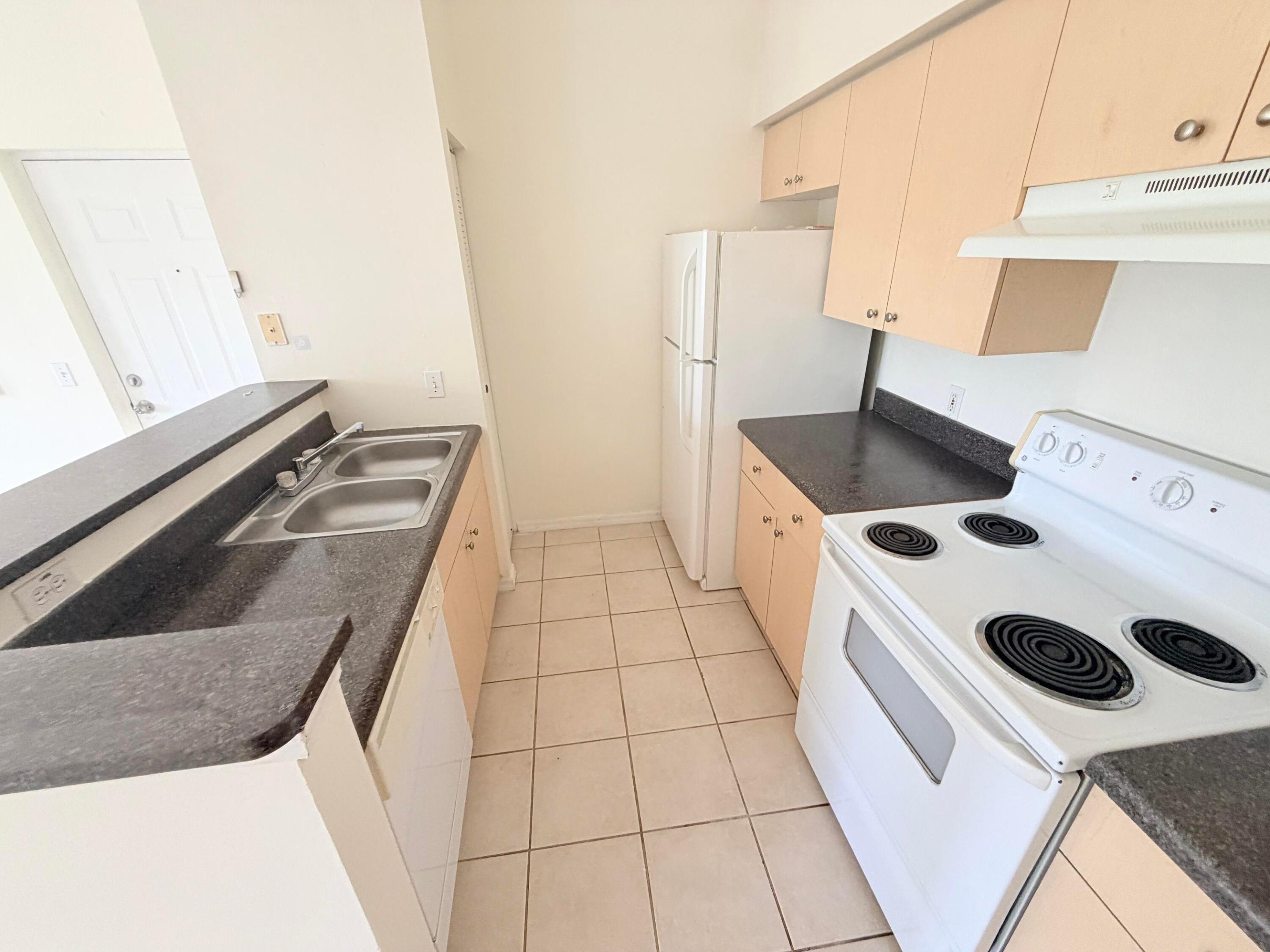 EMERALD ISLE AT LAGUNA LAKES CONDO - Residential Lease