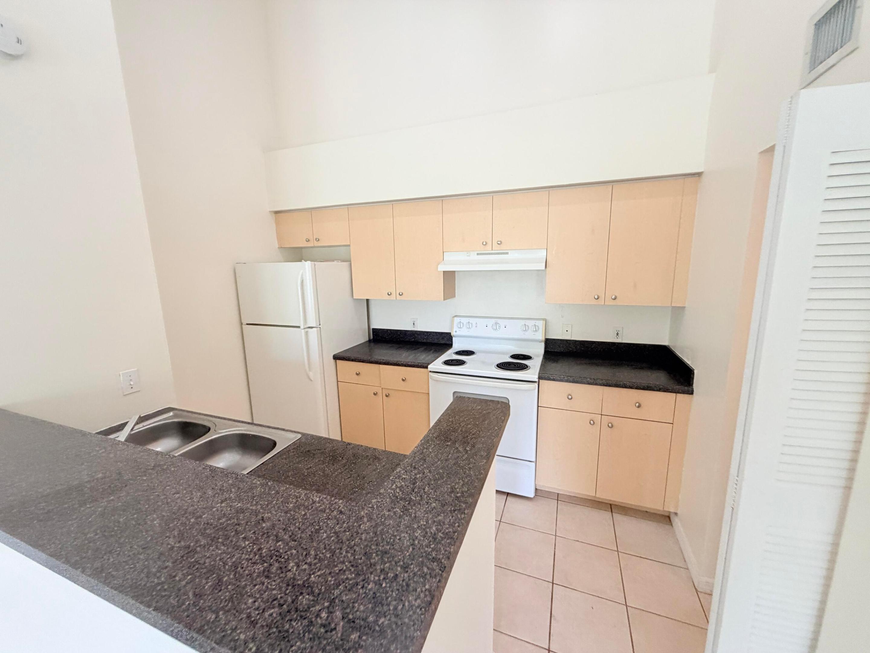 EMERALD ISLE AT LAGUNA LAKES CONDO - Residential Lease