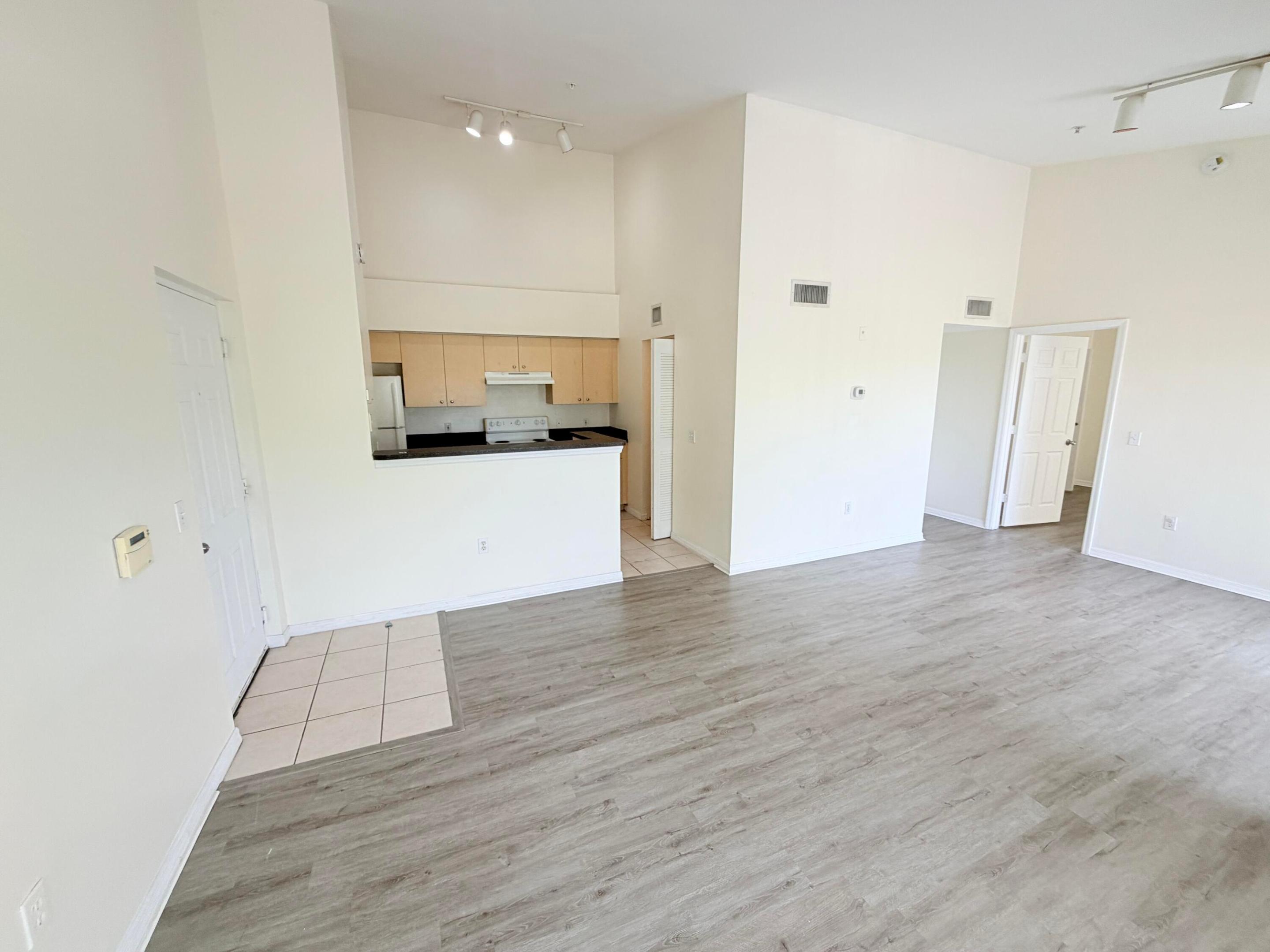 EMERALD ISLE AT LAGUNA LAKES CONDO - Residential Lease