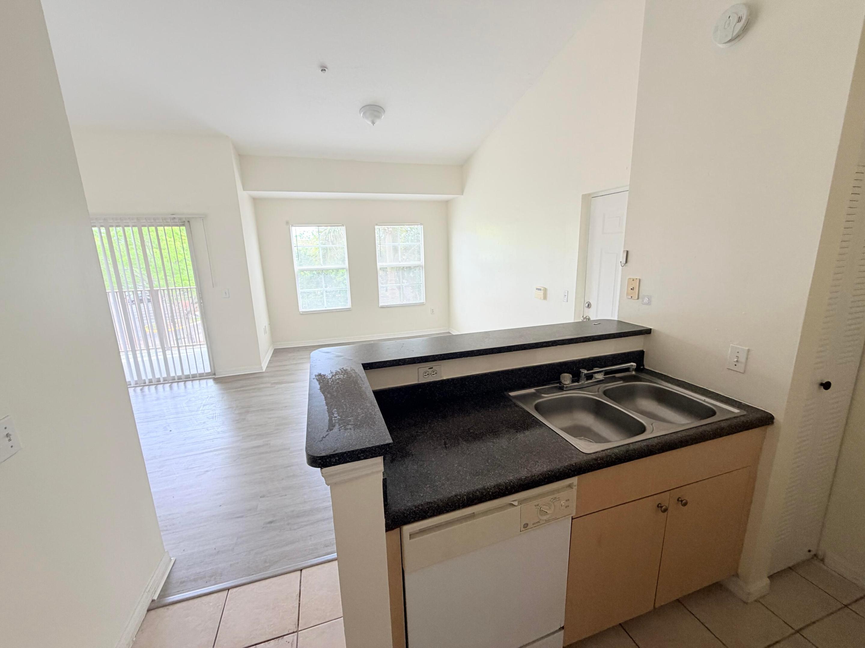 EMERALD ISLE AT LAGUNA LAKES CONDO - Residential Lease