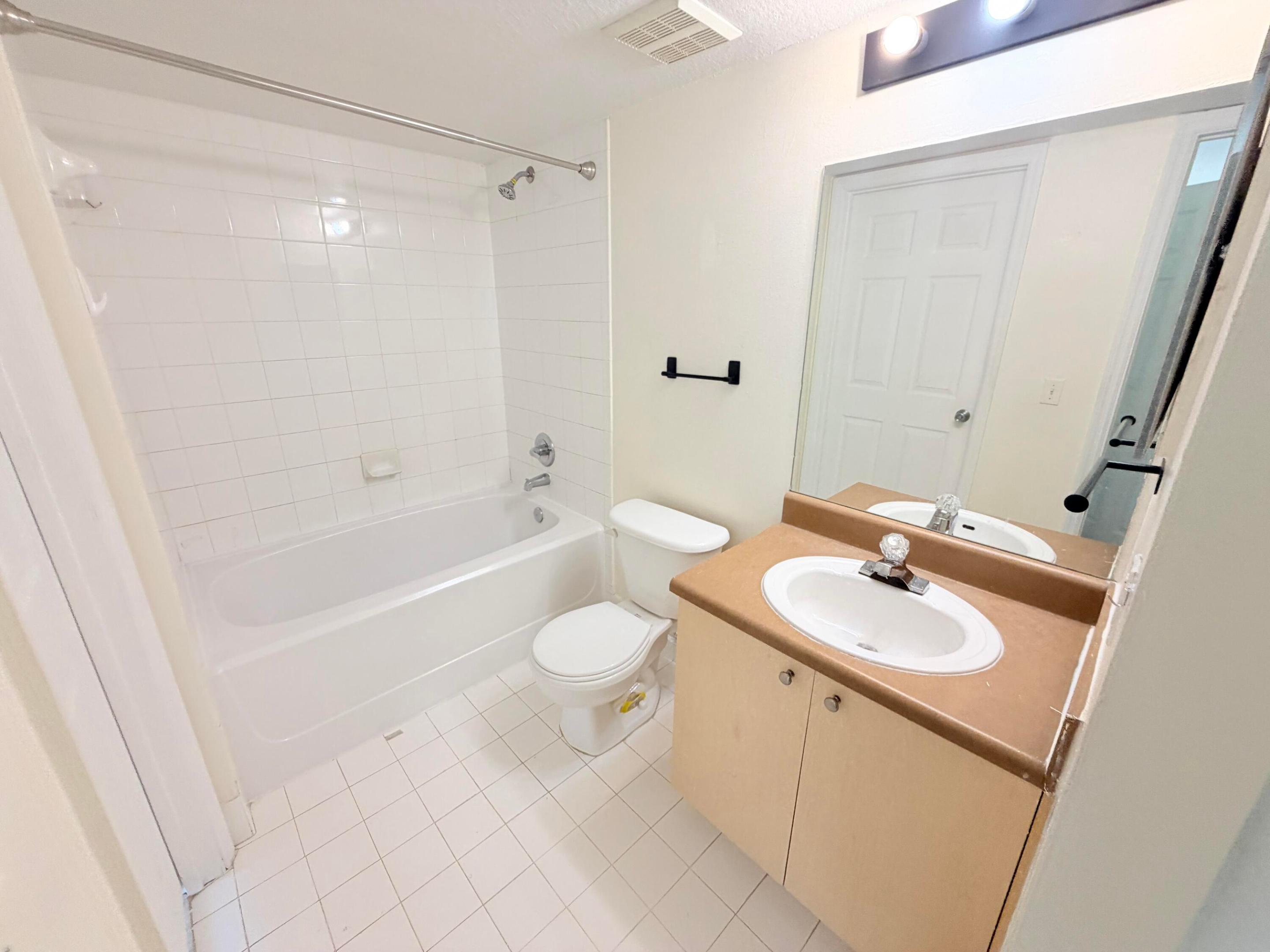 EMERALD ISLE AT LAGUNA LAKES CONDO - Residential Lease
