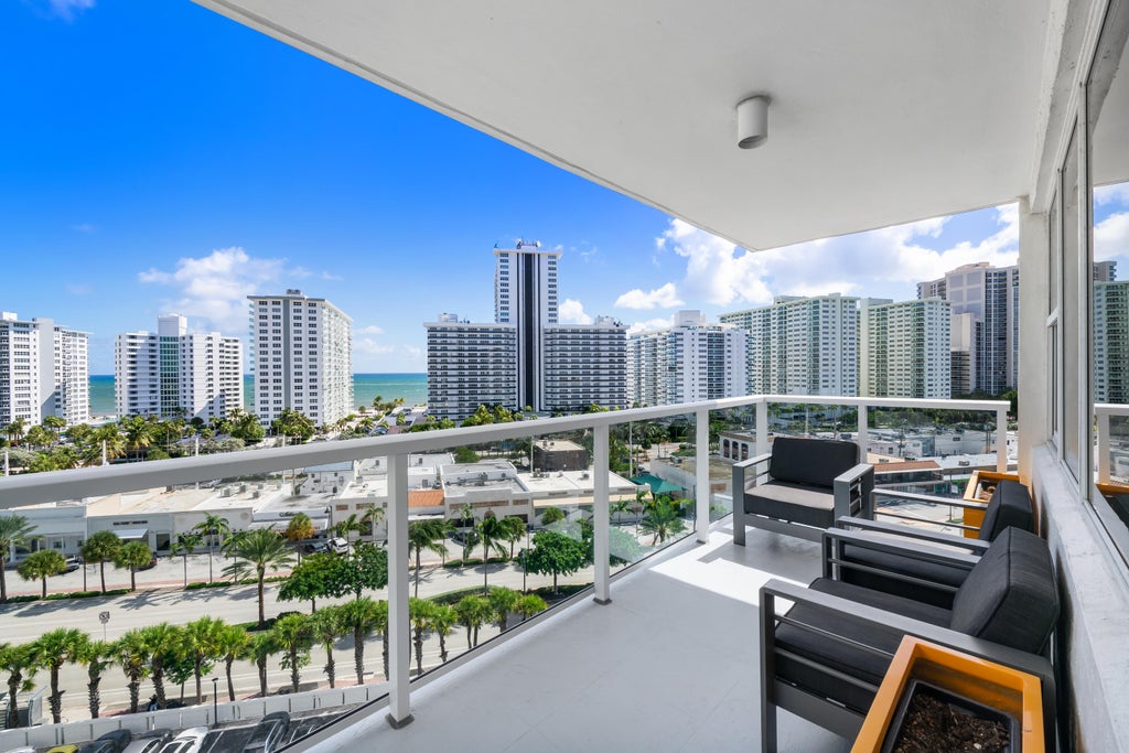 Photo of 3300 NE 36TH Street #1015, Fort Lauderdale, FL 33308 (MLS # B26091020)