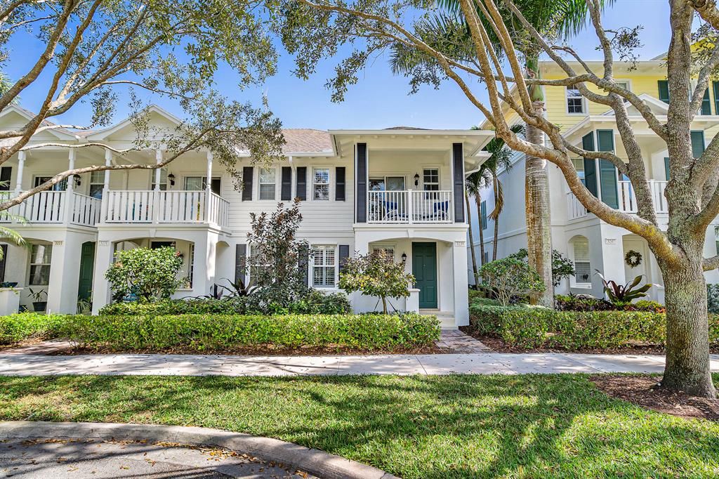 Photo of 3239 E Community Drive, Jupiter, FL 33458 (MLS # R10698529)