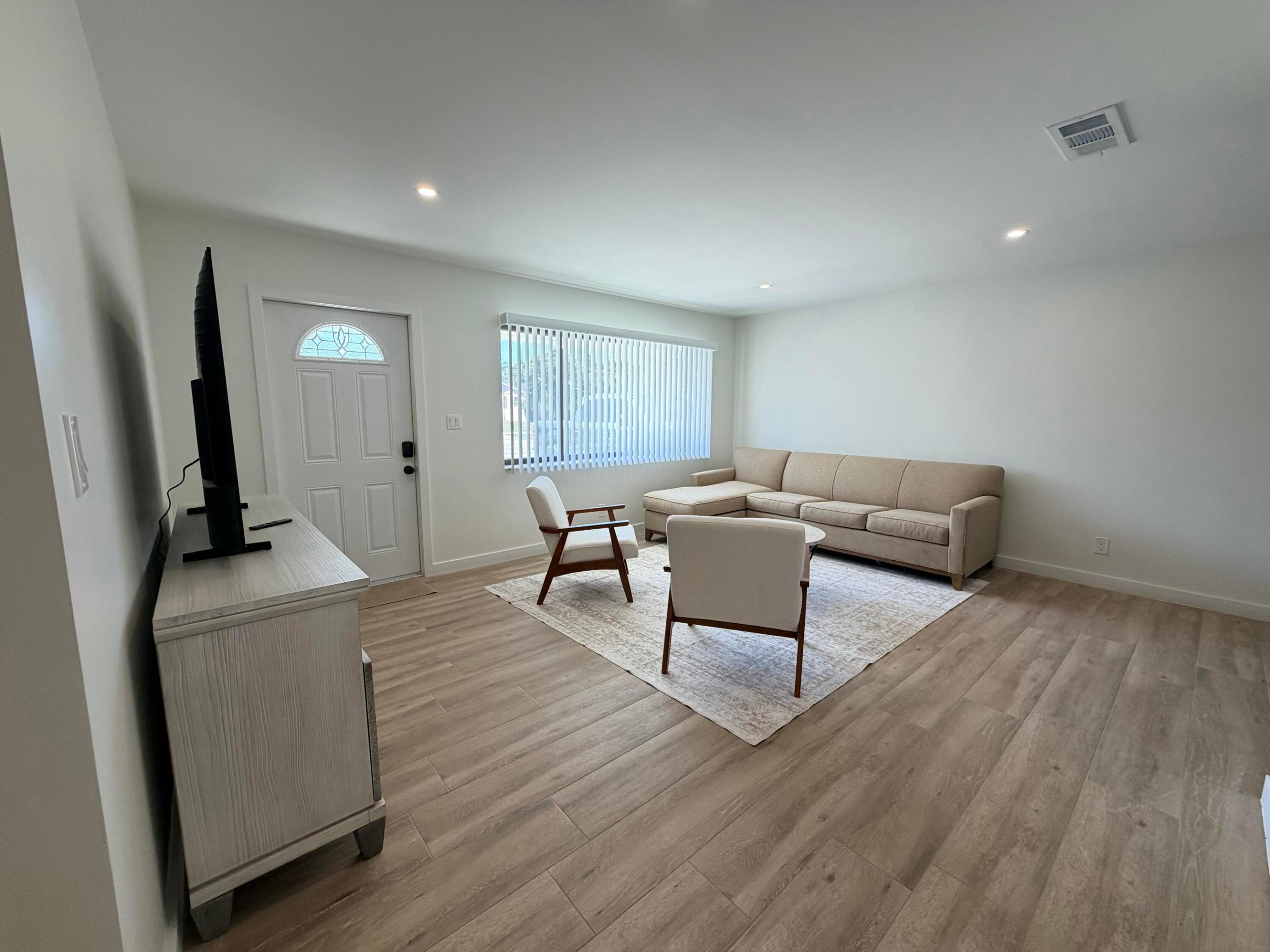 NORTH PALM BEACH VILLAGE OF 4 - Residential Lease