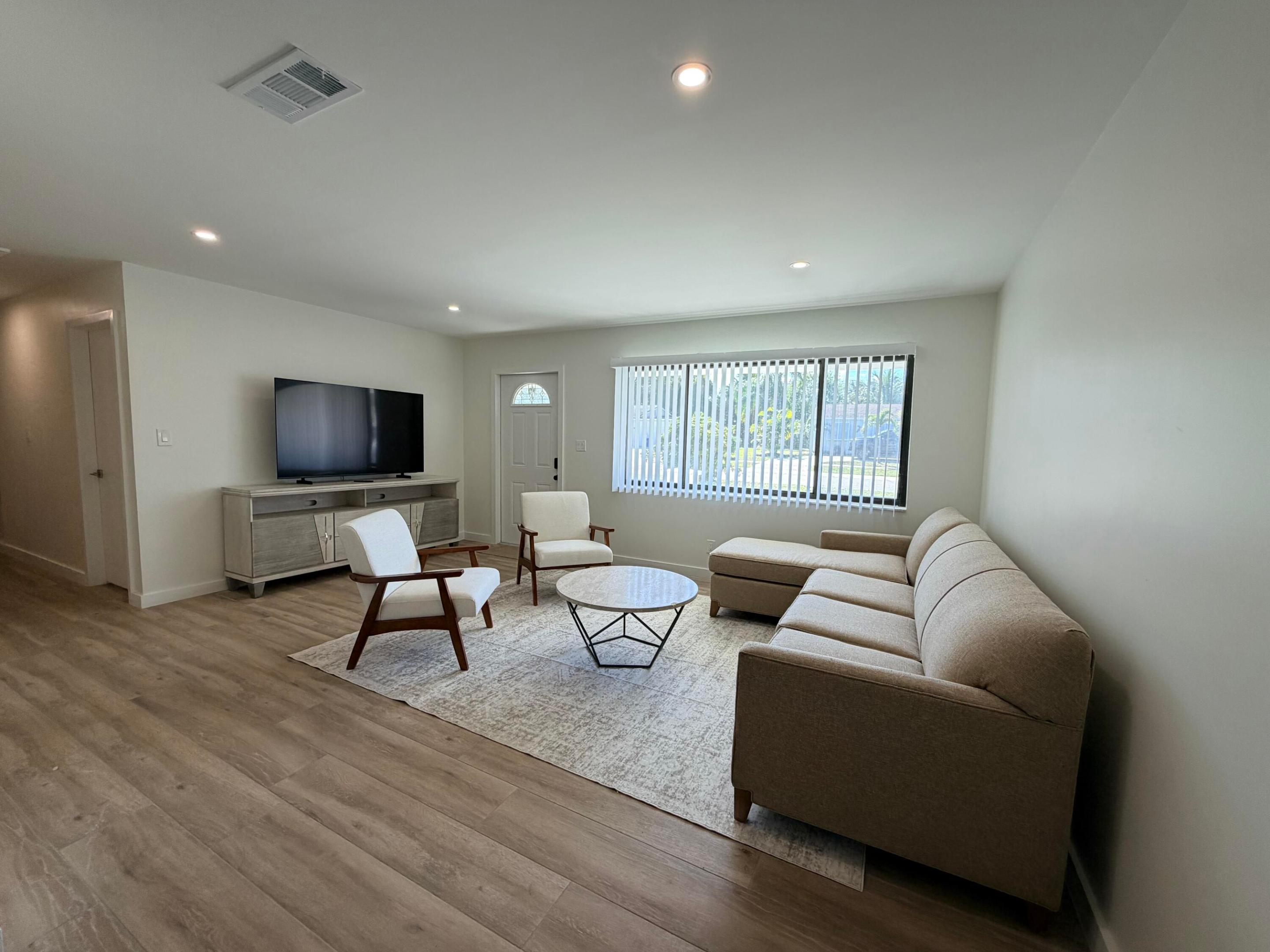 NORTH PALM BEACH VILLAGE OF 4 - Residential Lease