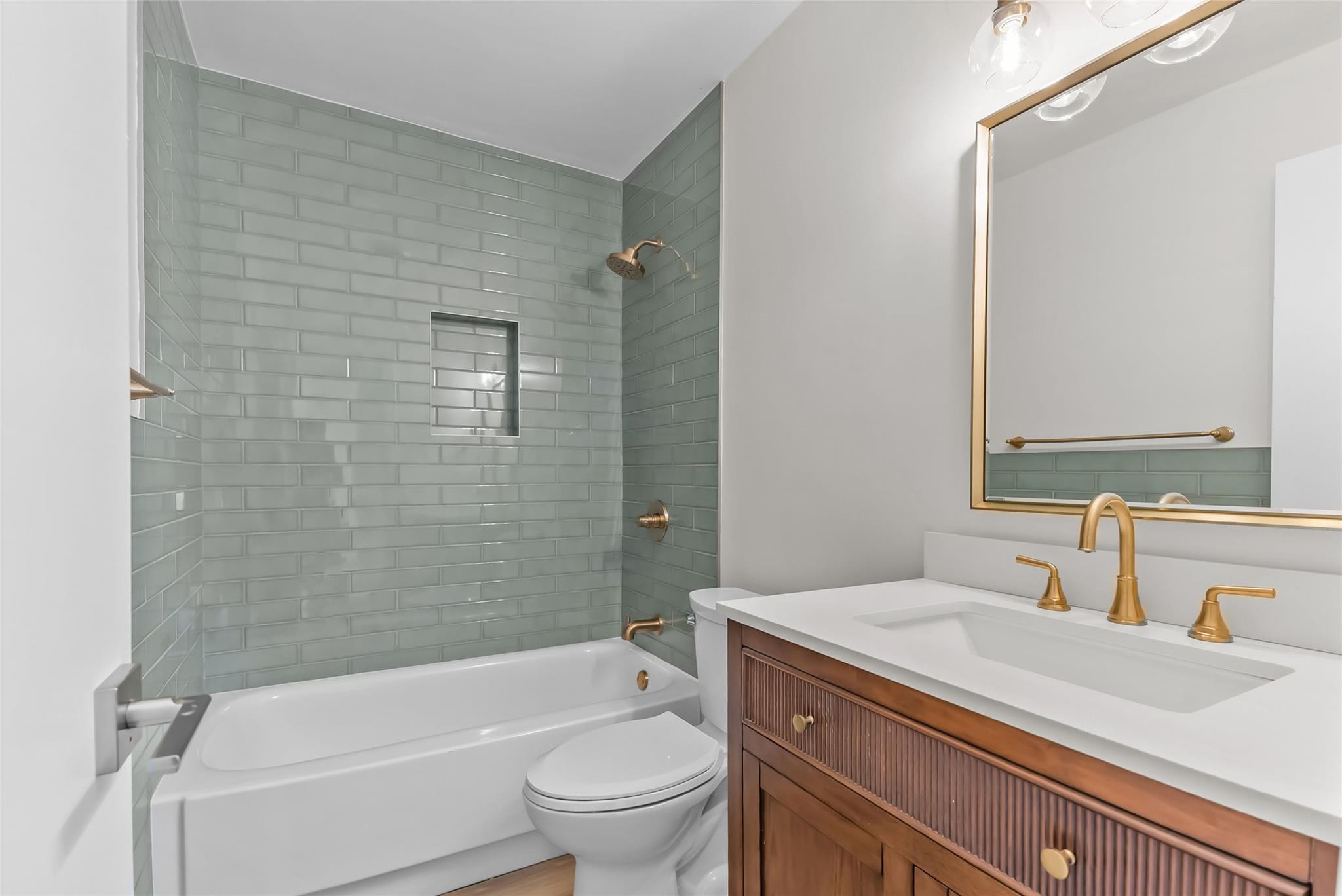 NORTH PALM BEACH VILLAGE OF 4 - Residential Lease