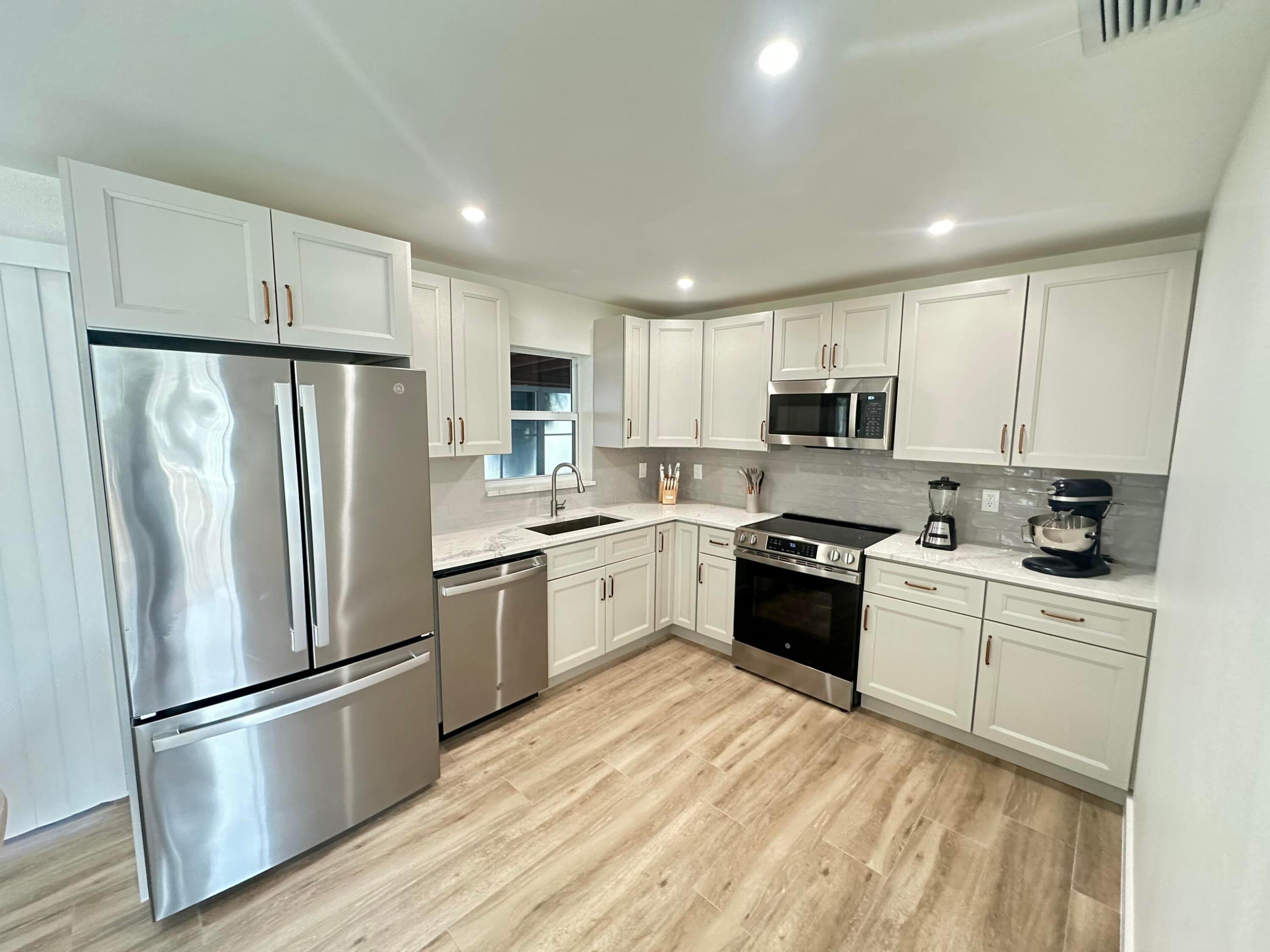 NORTH PALM BEACH VILLAGE OF 4 - Residential Lease
