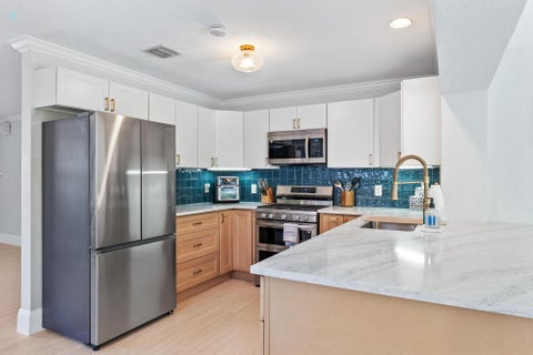 Photo of 511 Ivy Avenue, Palm Beach Gardens, FL 33410 (MLS # B26064285)